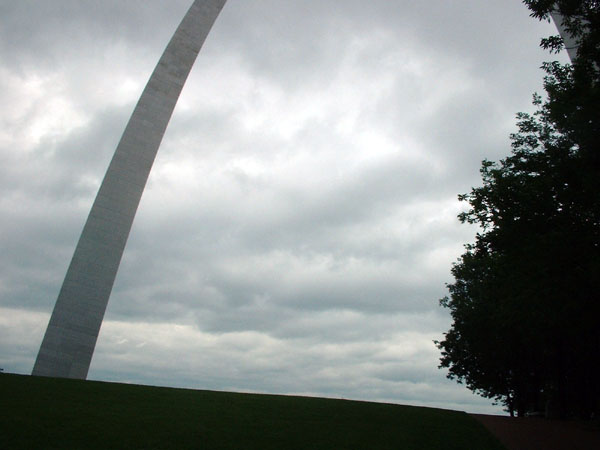 Looking up the Arch    .jpg 52.7K